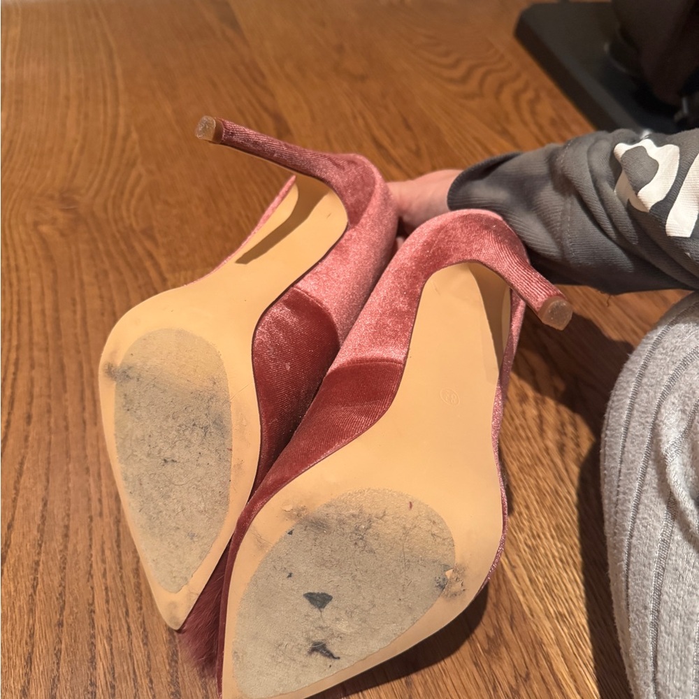 Elegant Velvet Purple Pumps SZ8.5 (NEVER WORN BEFORE) - Picture 4 of 5